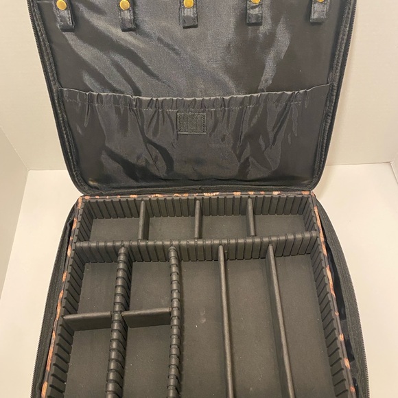 LG Accessory and Makeup Bags - Picture 4 of 9